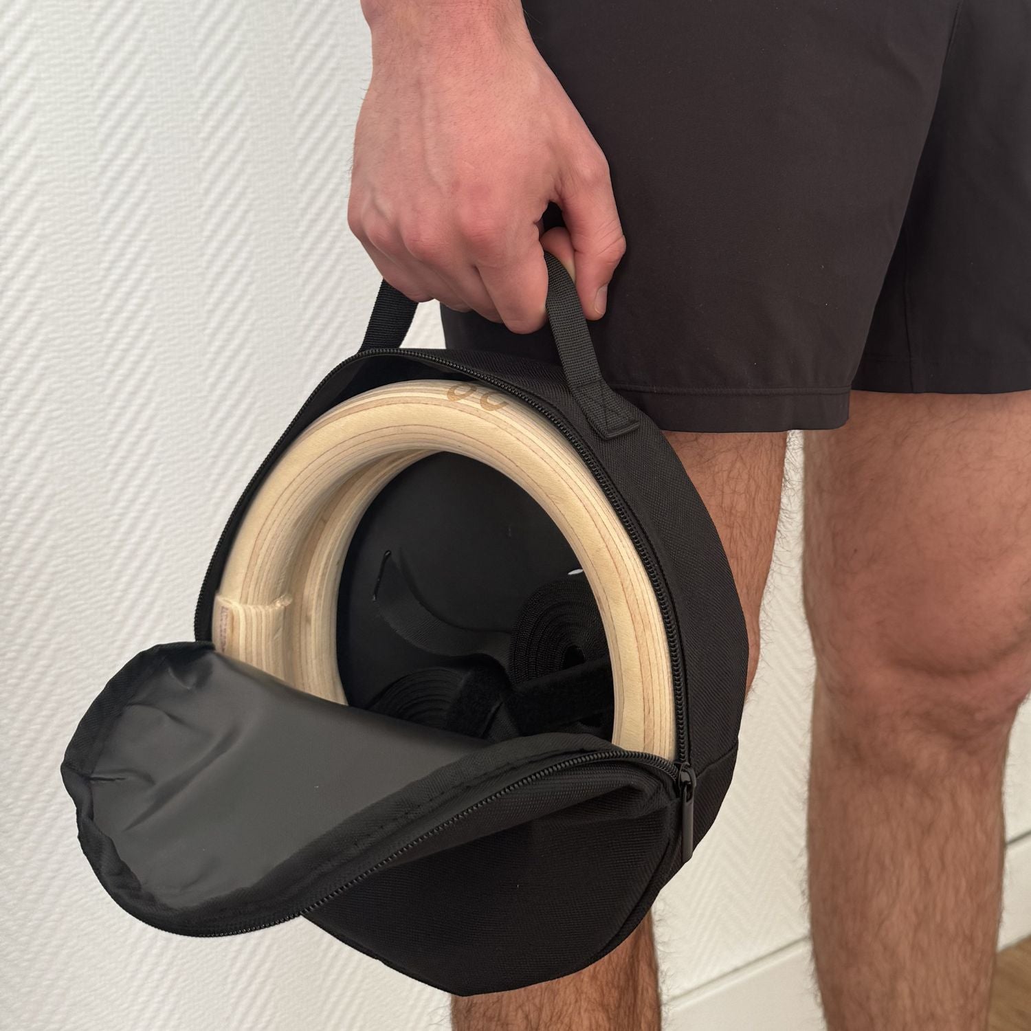 Travel bag zipper closure