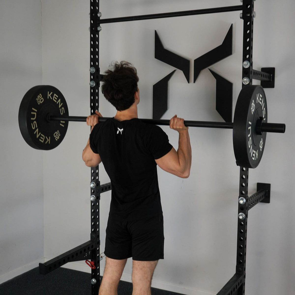 Overhead presses with the Toyama bar