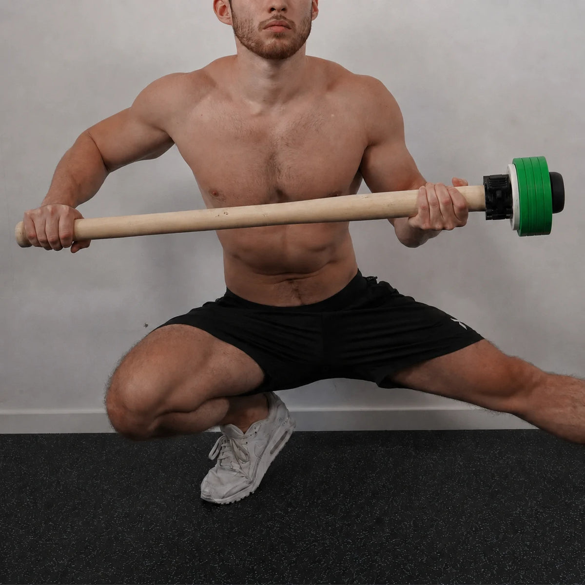 Side squat with mace
